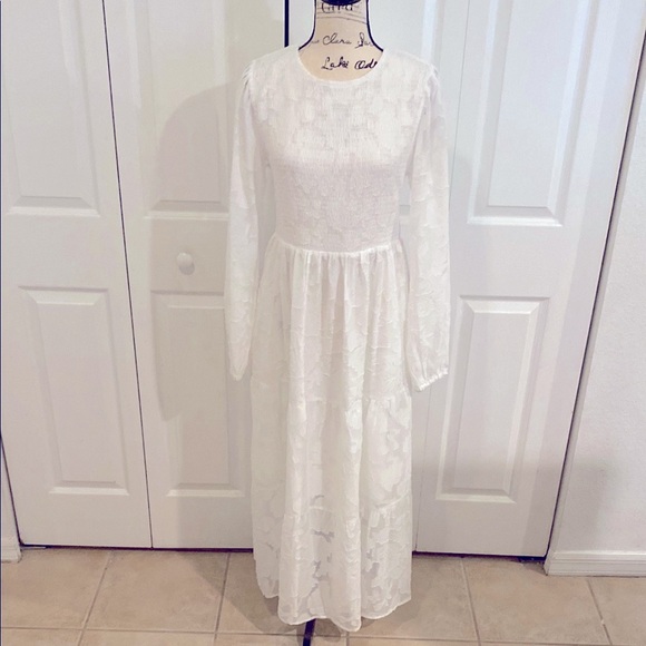 Dresses & Skirts - Chic LACE Long Sleeve White Dress